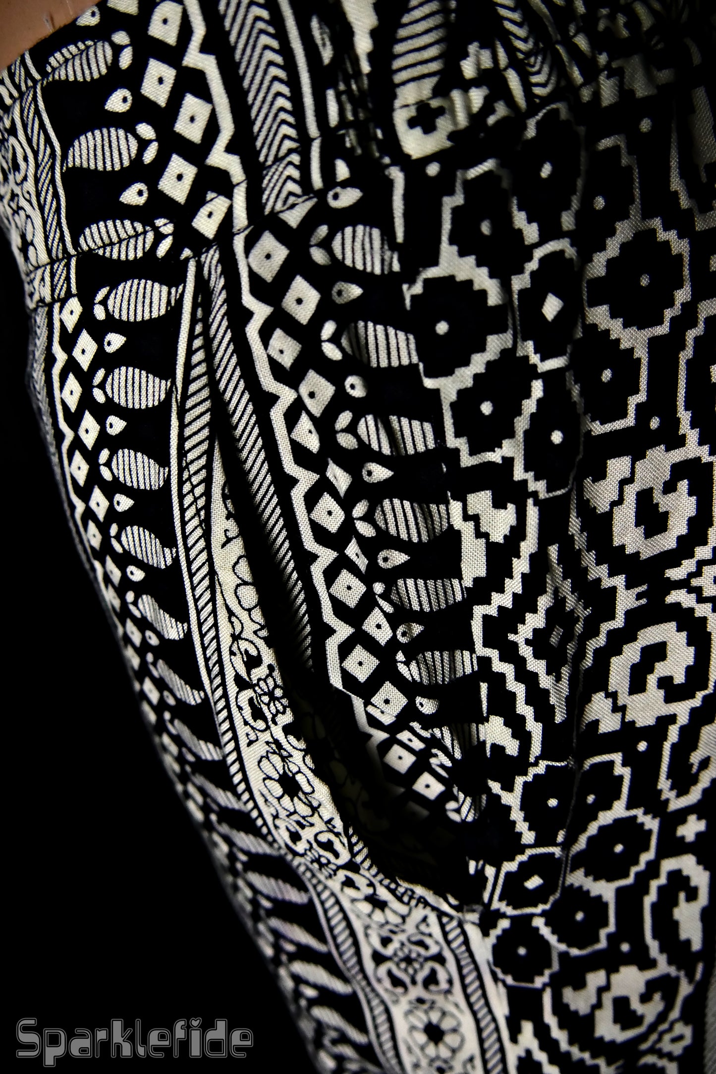 bLACK AND wHITE pANTS