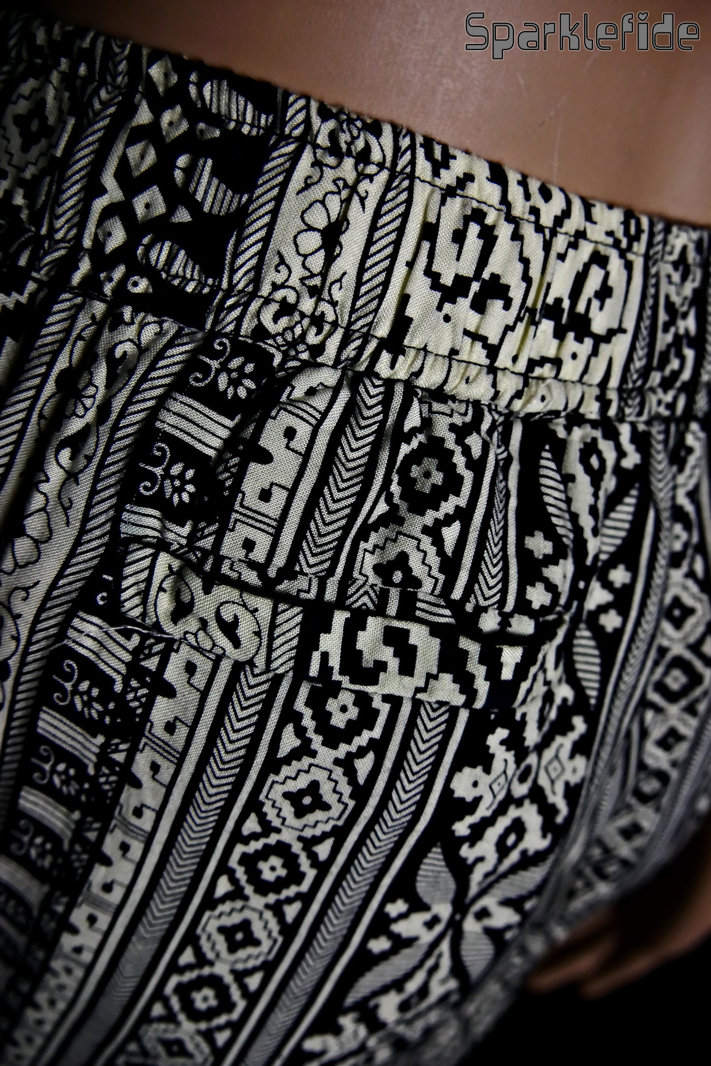 bLACK AND wHITE pANTS
