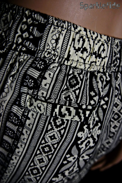 bLACK AND wHITE pANTS