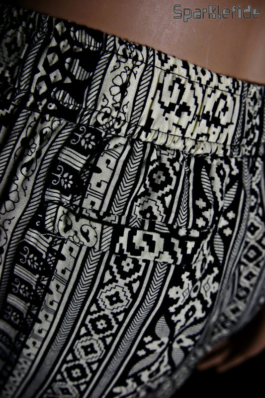 bLACK AND wHITE pANTS